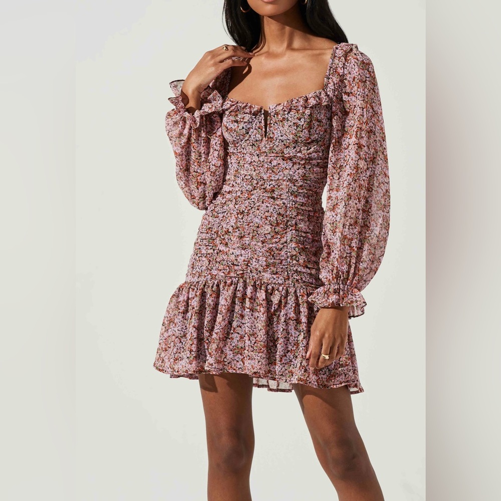 ASTR The Label Carmella floral dress Size M. NWT